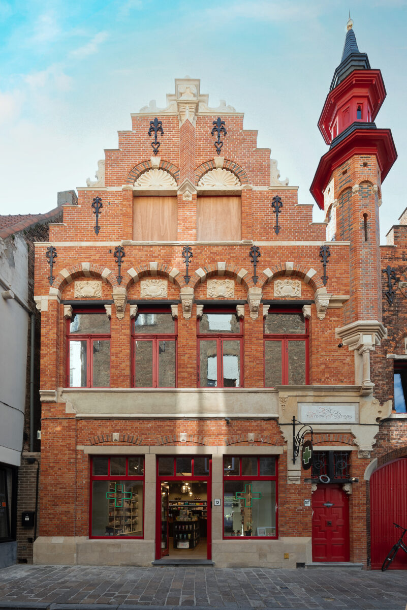 Apotheek Genthof Brugge c Bossuyt Shop Interiors 054